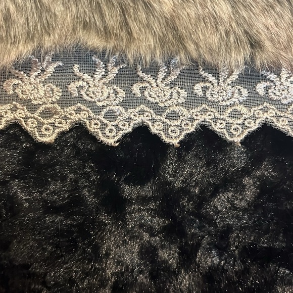 By Joseph black crush fabric with faux fur trim and lace detail jacket size L - Picture 4 of 8